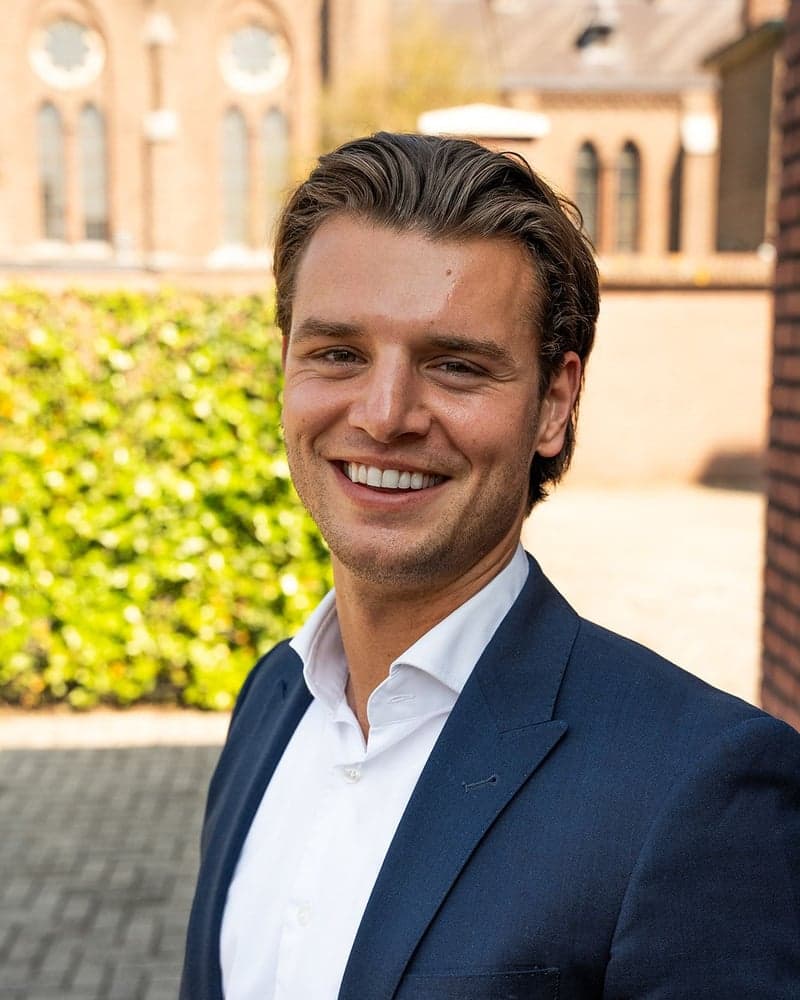 Richard Rooijakkers, Adriaan van den Heuvel Bedrijfsmakelaars